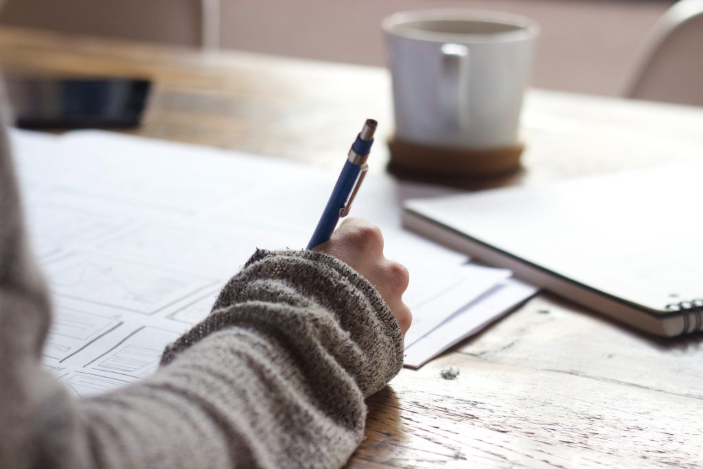 Tasse de café sur bureau