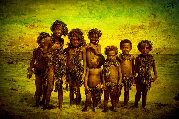 Grupo de niños en la playa